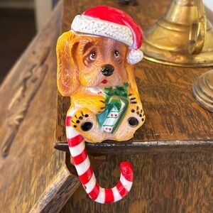 Vintage 80s Bassett hound plastic stocking hanger